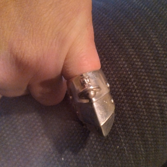 - Vivienne Westwood Knuckleduster Ring - Picture 6 of 6